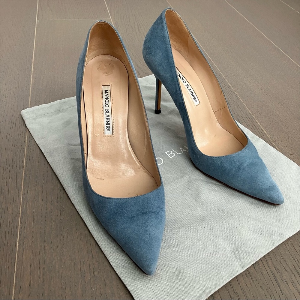 Manolo Blahnik BB Blue Suede Pointed Toe Pumps in Size 39 🩵